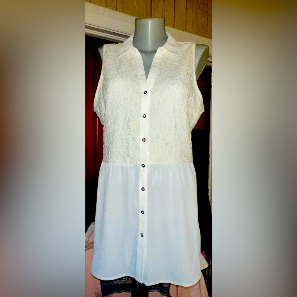 Candies Brand White Button Down Babydoll. Mesh cover heart cutout on back. Sz XL